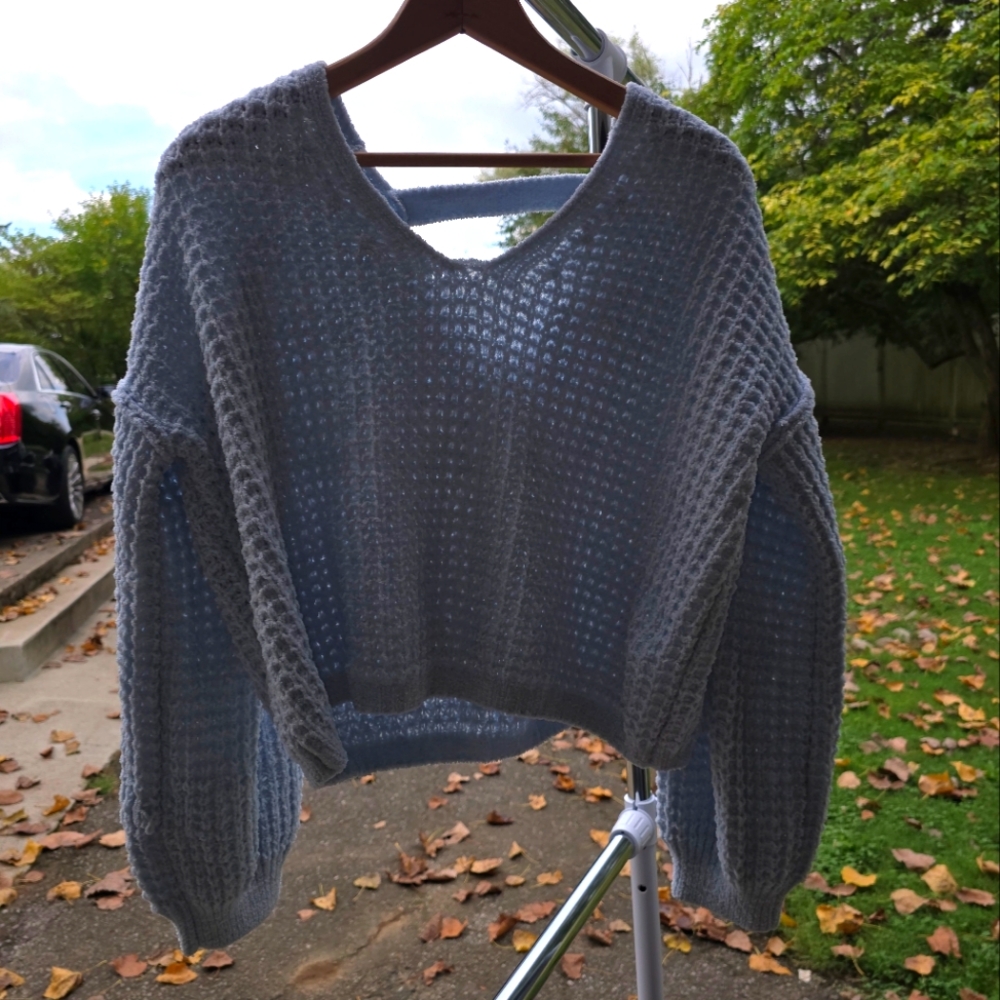 Cute cropped blue sweater